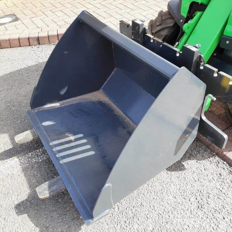 Avant 220 mini loader مناولات متداخلة