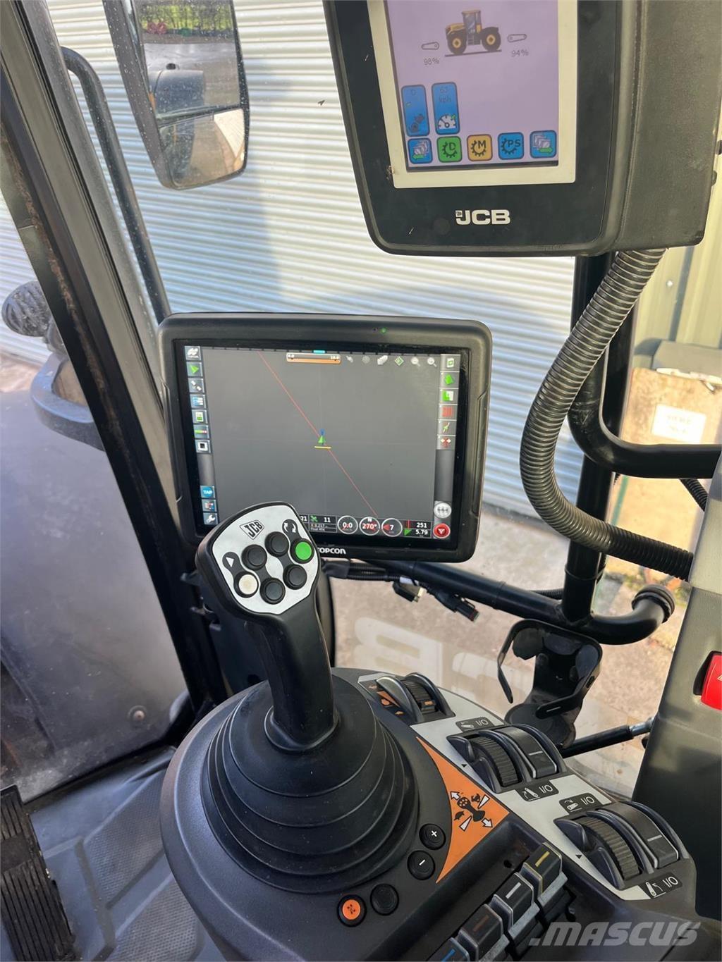 JCB Fastrac 4220 الجرارات