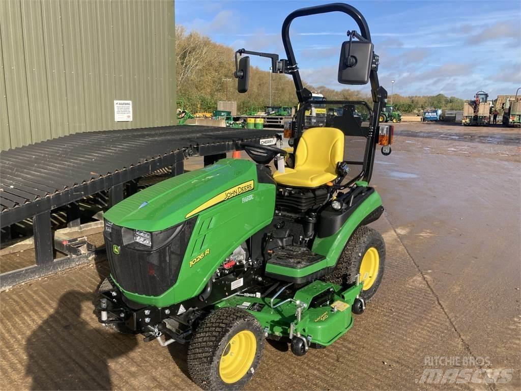 John Deere 1026R جرارات مدمجة