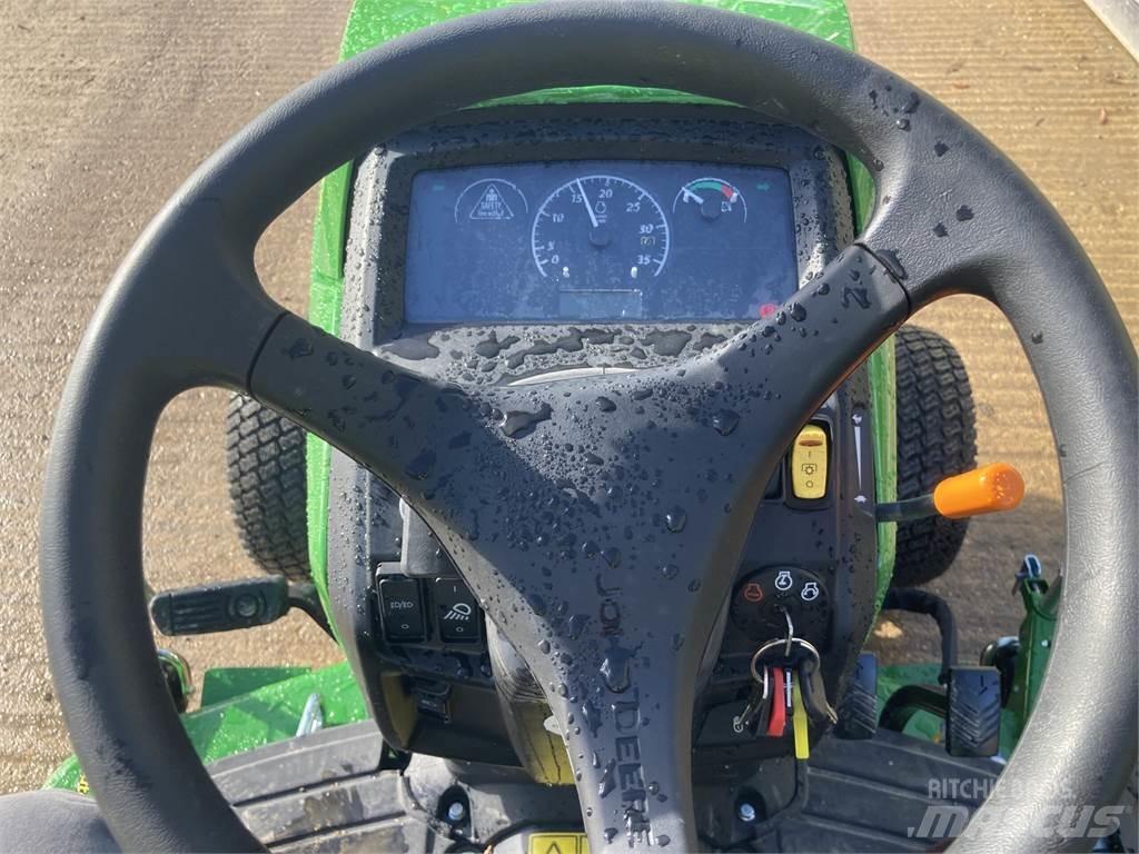 John Deere 1026R جرارات مدمجة