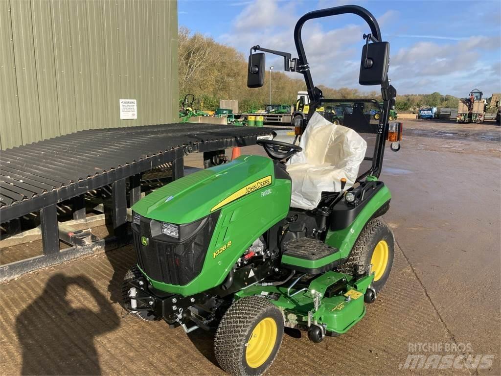 John Deere 1026R جرارات مدمجة