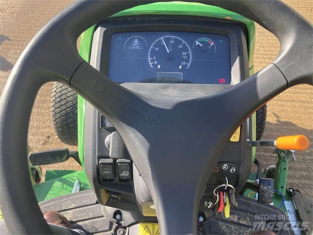 John Deere 1026R جرارات مدمجة
