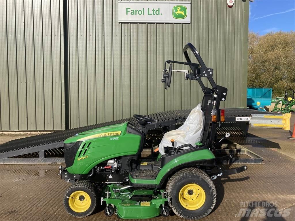 John Deere 1026R جرارات مدمجة