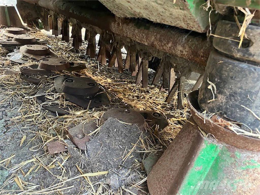 John Deere 131 معدات أخرى لحصاد العلف