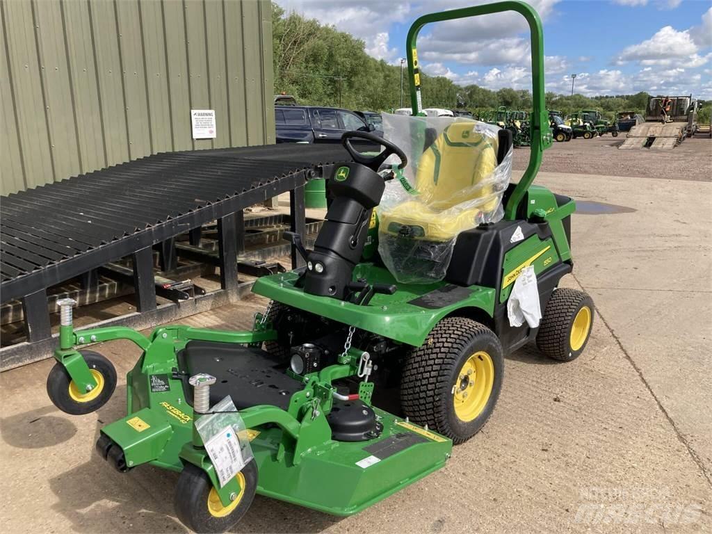 John Deere 1550 ركوب الحشائش