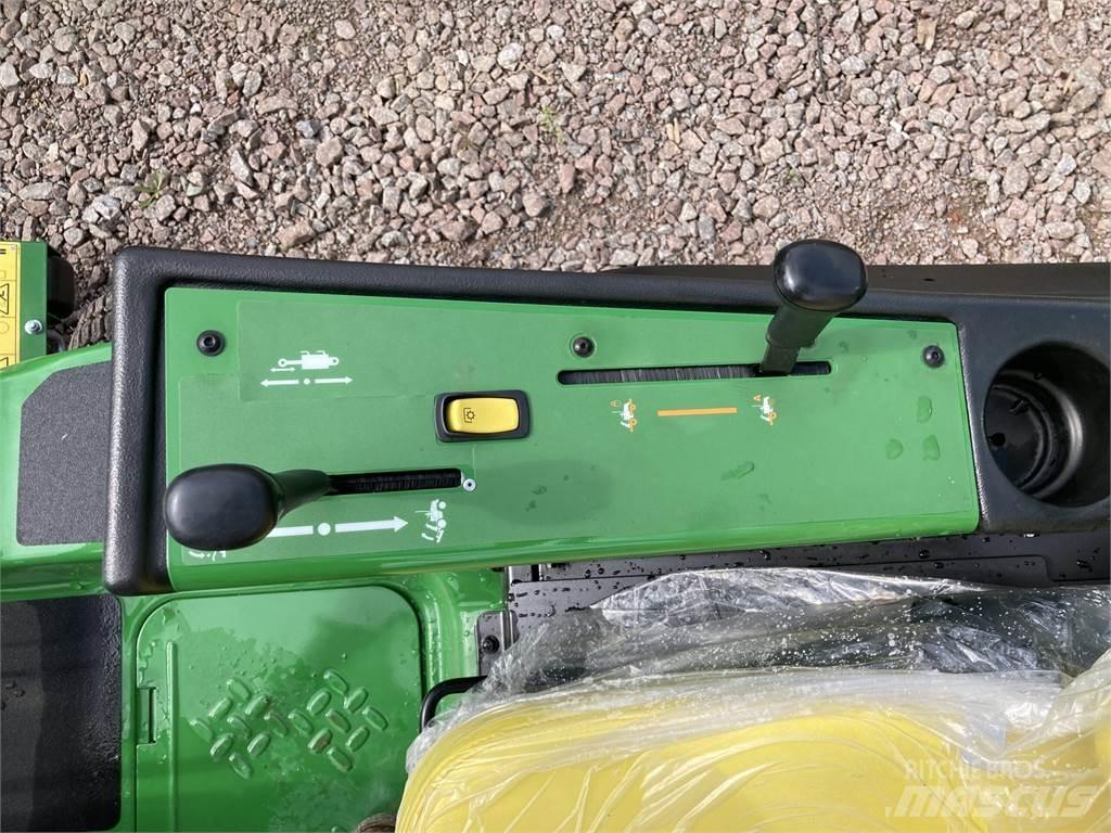 John Deere 1550 ركوب الحشائش