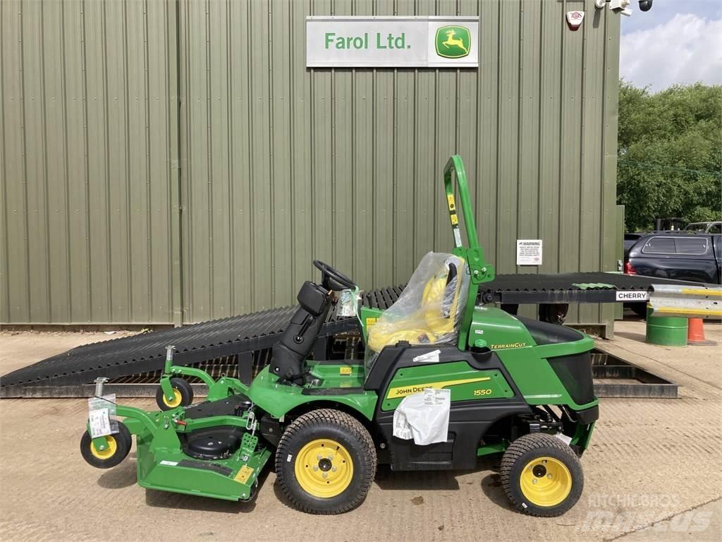 John Deere 1550 ركوب الحشائش