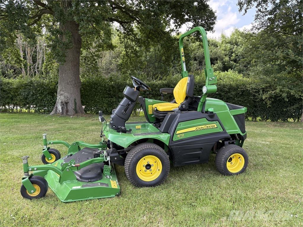 John Deere 1570 ركوب الحشائش