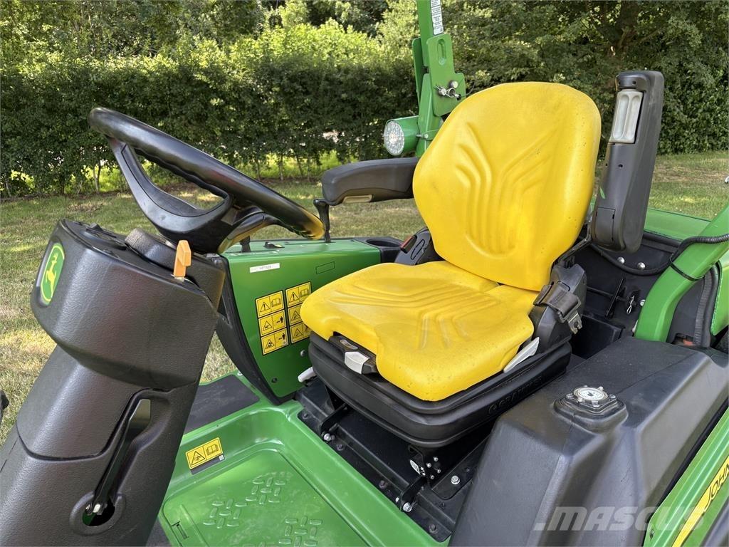 John Deere 1570 ركوب الحشائش