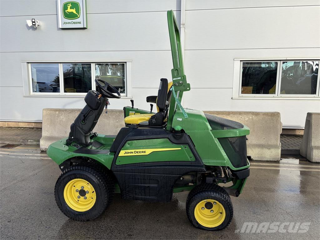John Deere 1570 ركوب الحشائش