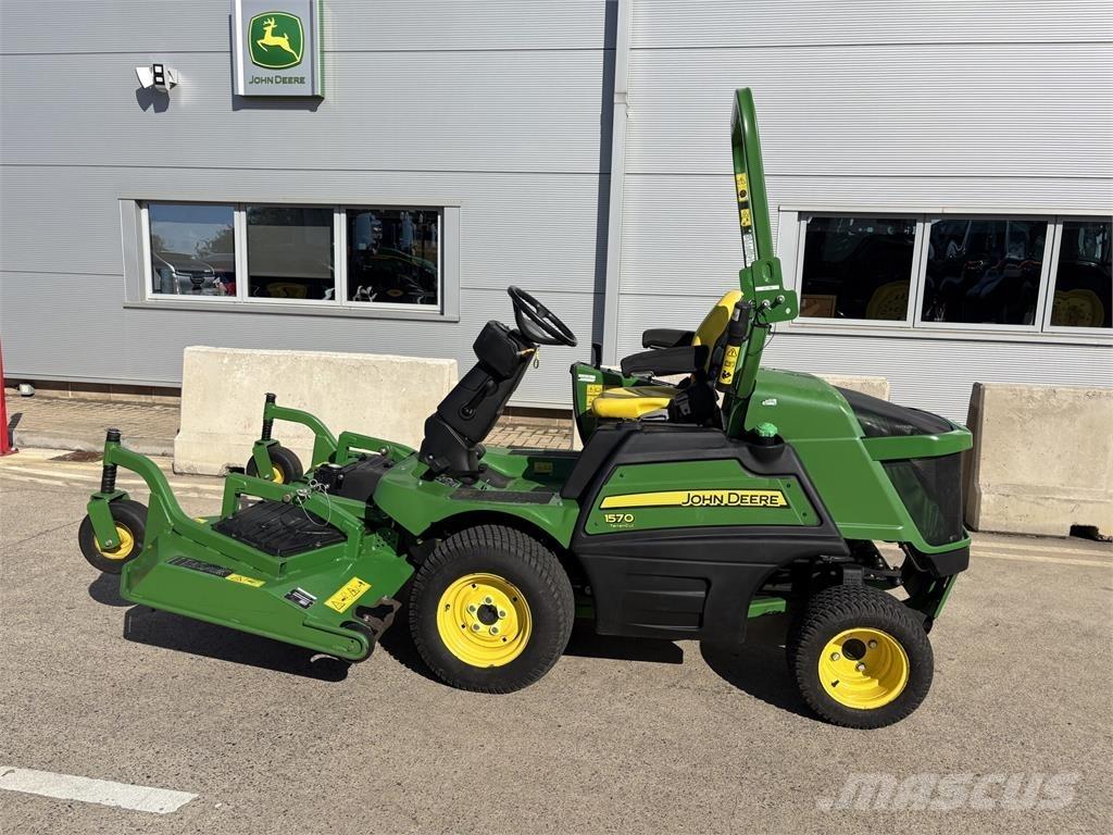 John Deere 1570 ركوب الحشائش