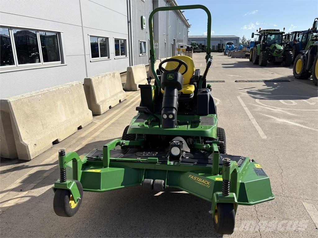 John Deere 1570 ركوب الحشائش