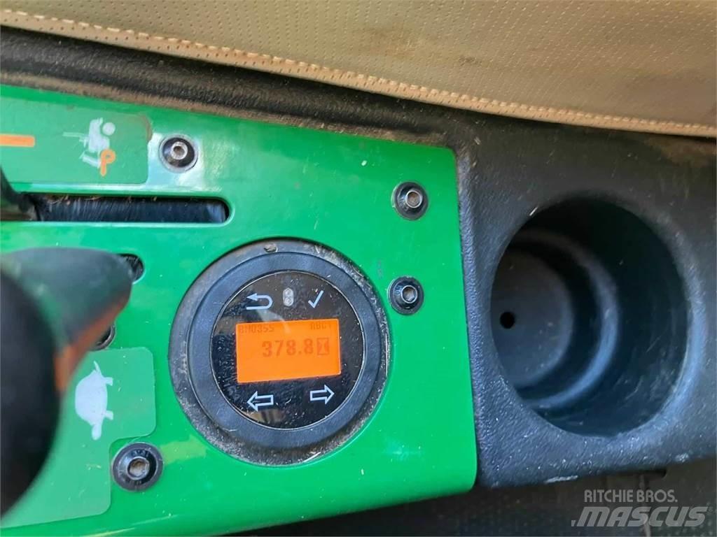 John Deere 1585 ركوب الحشائش