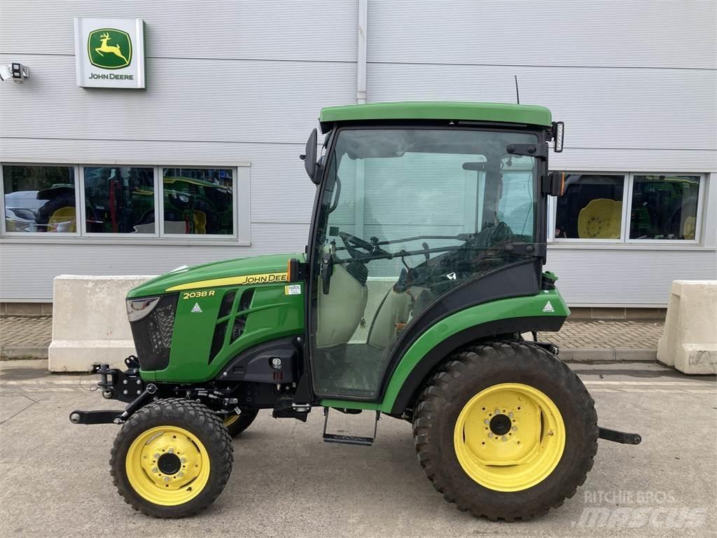 John Deere 2038R جرارات مدمجة