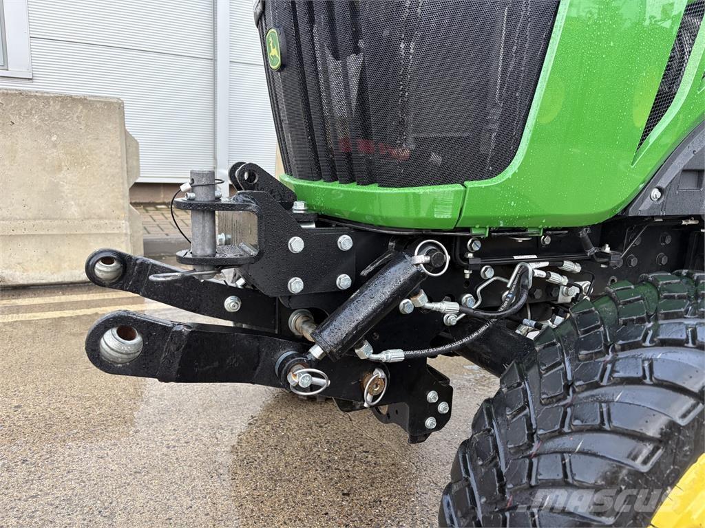 John Deere 2038R جرارات مدمجة