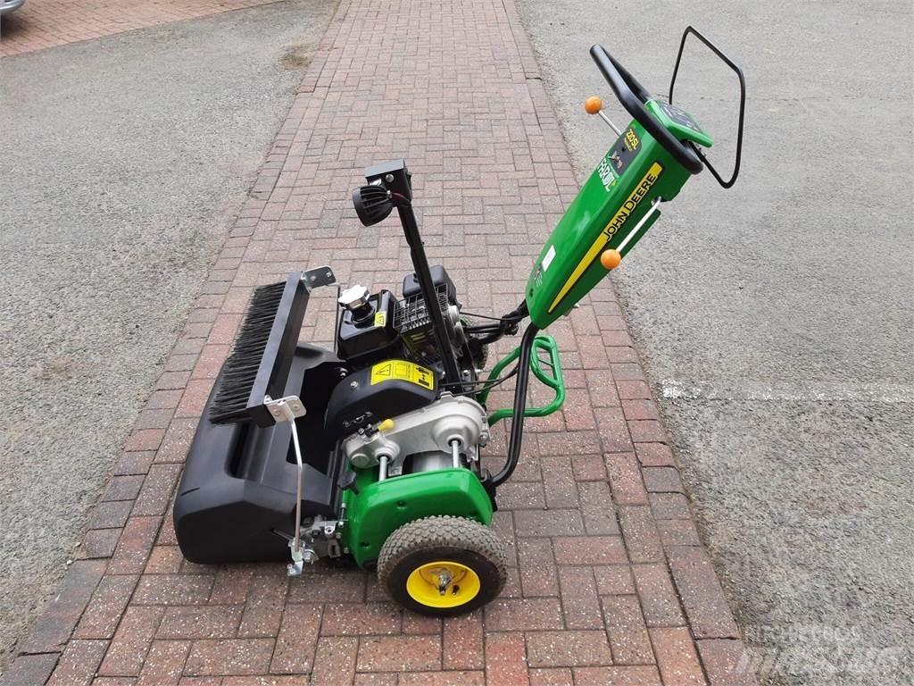 John Deere 220SL جز العشب خلف الكهف