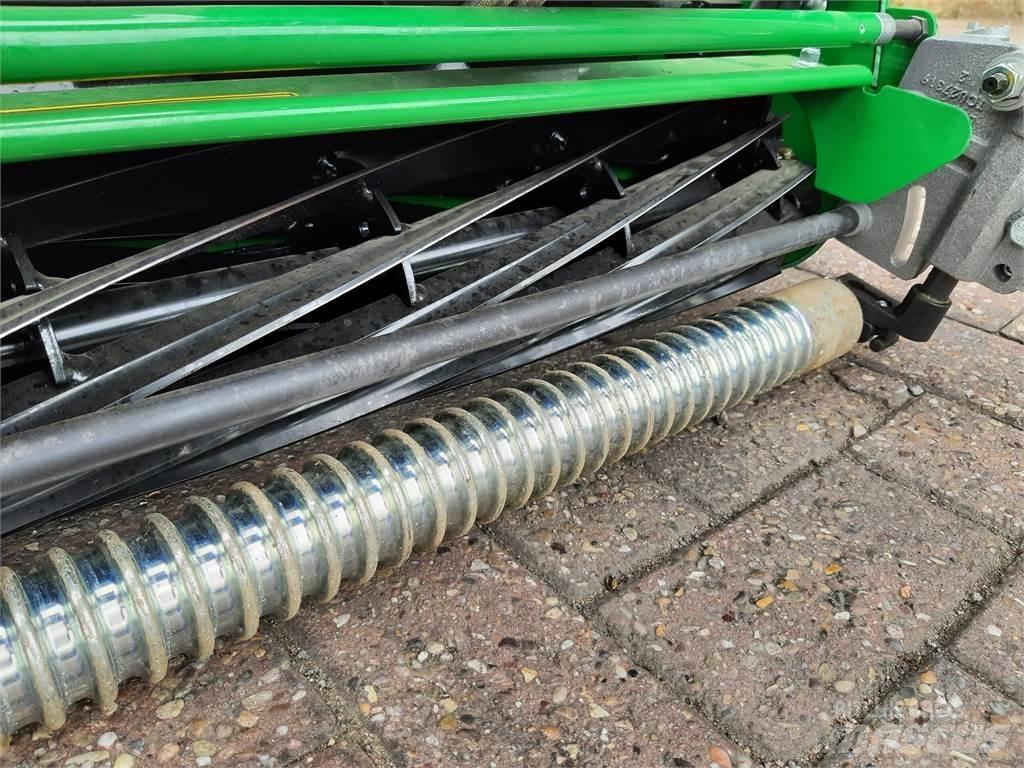 John Deere 220SL جز العشب خلف الكهف