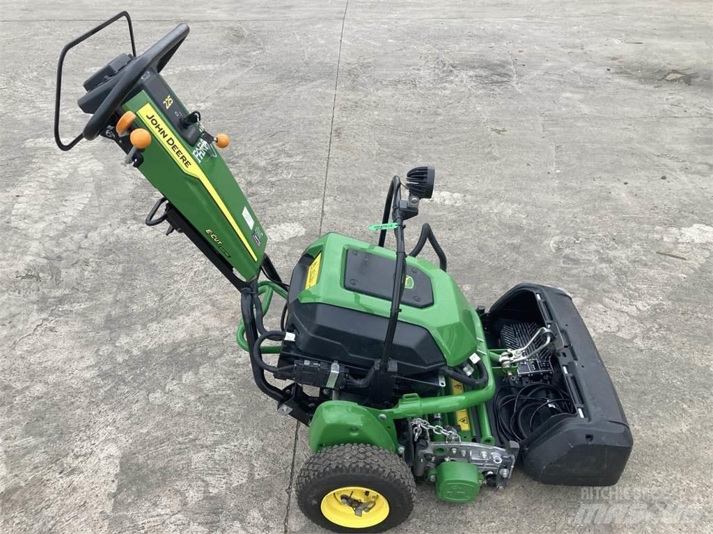 John Deere 225 E-cut جز العشب خلف الكهف
