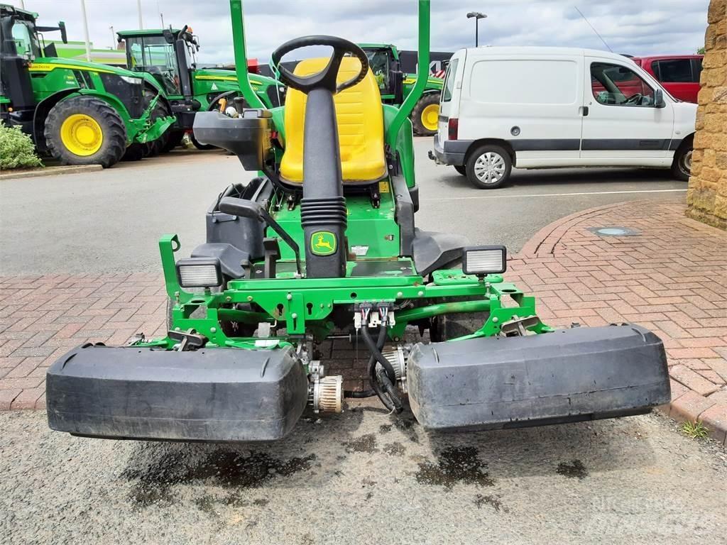 John Deere 2500EH جز العشب خلف الكهف