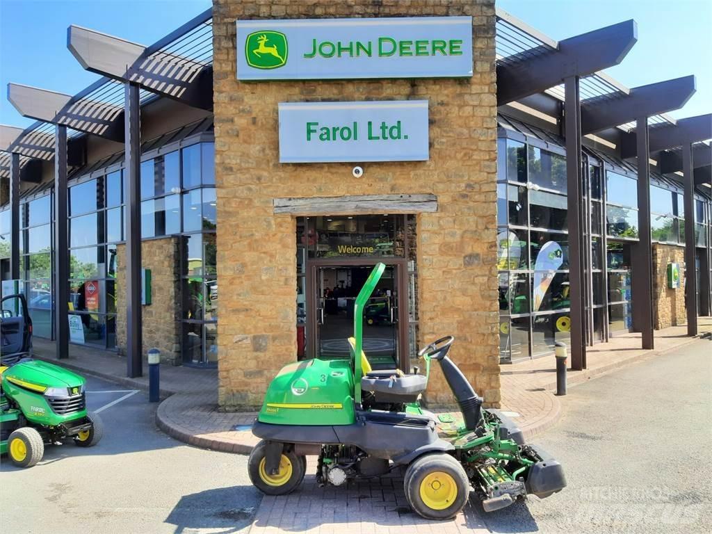 John Deere 2500EH جز العشب خلف الكهف