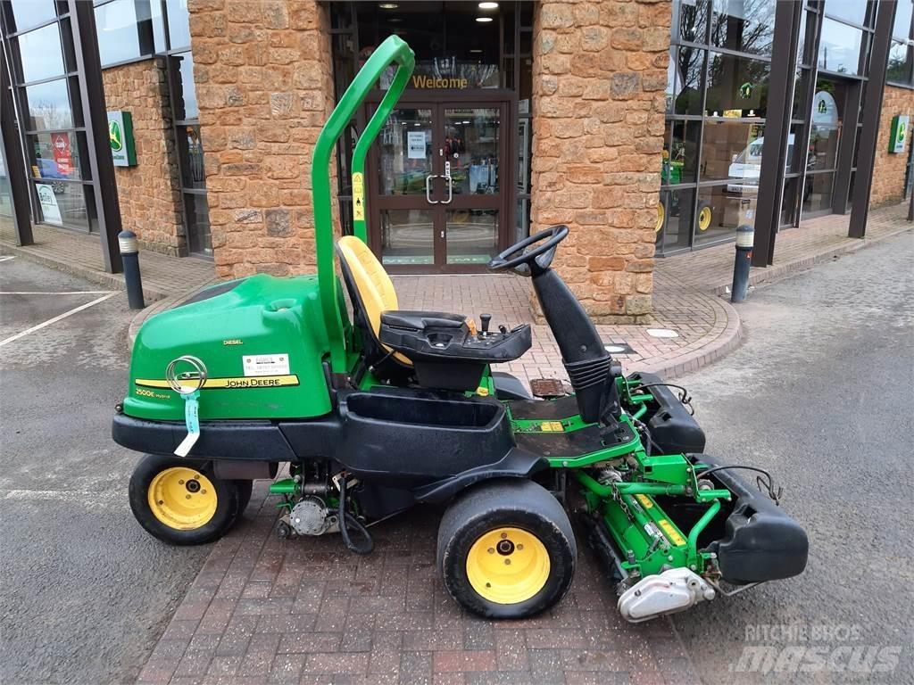 John Deere 2500EH جز العشب خلف الكهف