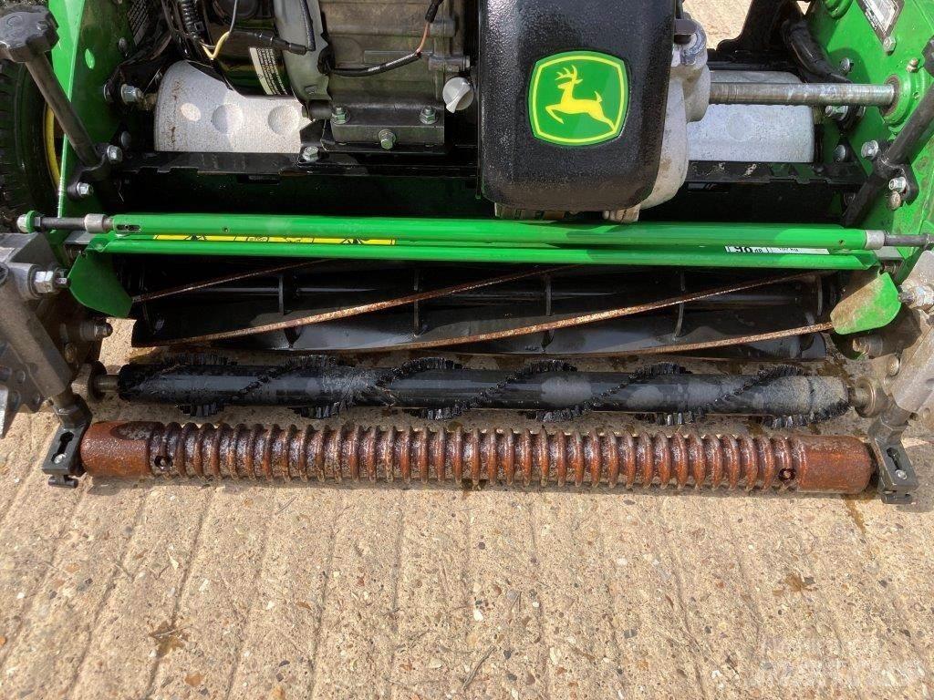 John Deere 260SL جز العشب خلف الكهف