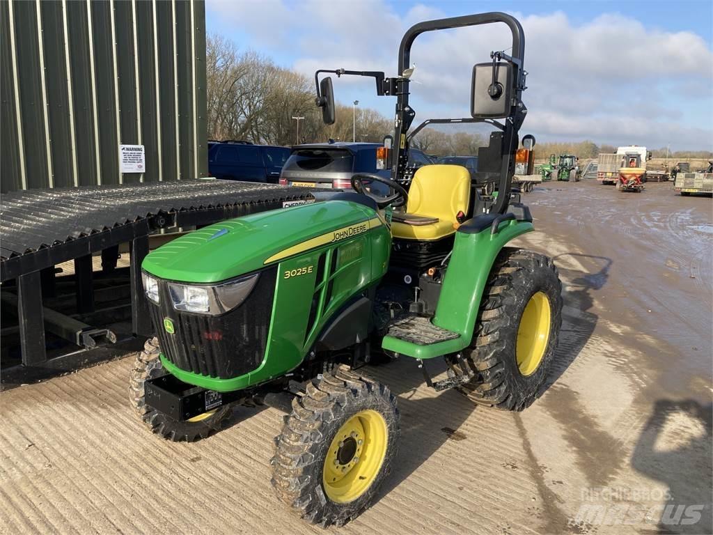 John Deere 3025E جرارات مدمجة