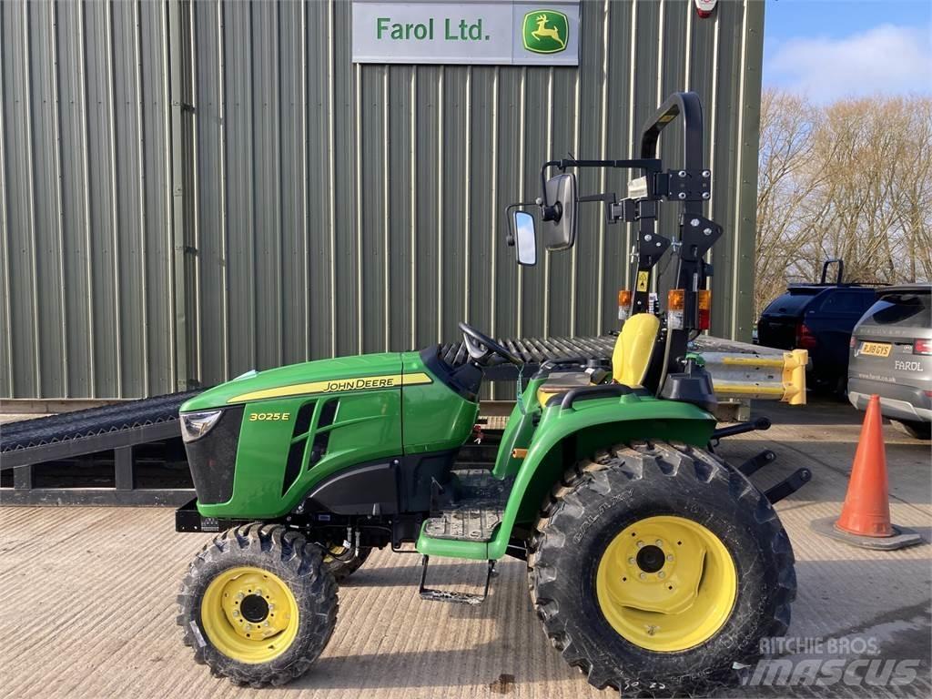 John Deere 3025E جرارات مدمجة