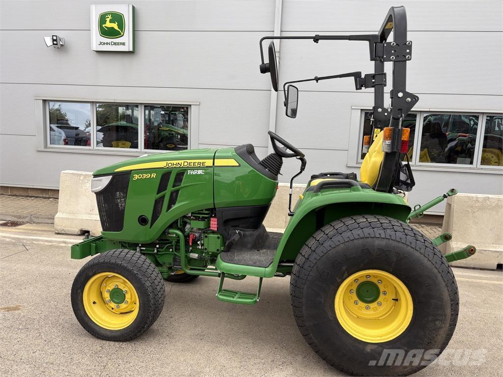 John Deere 3039R جرارات مدمجة