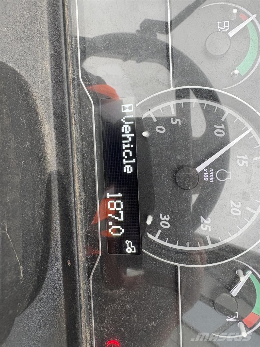 John Deere 3039R جرارات مدمجة