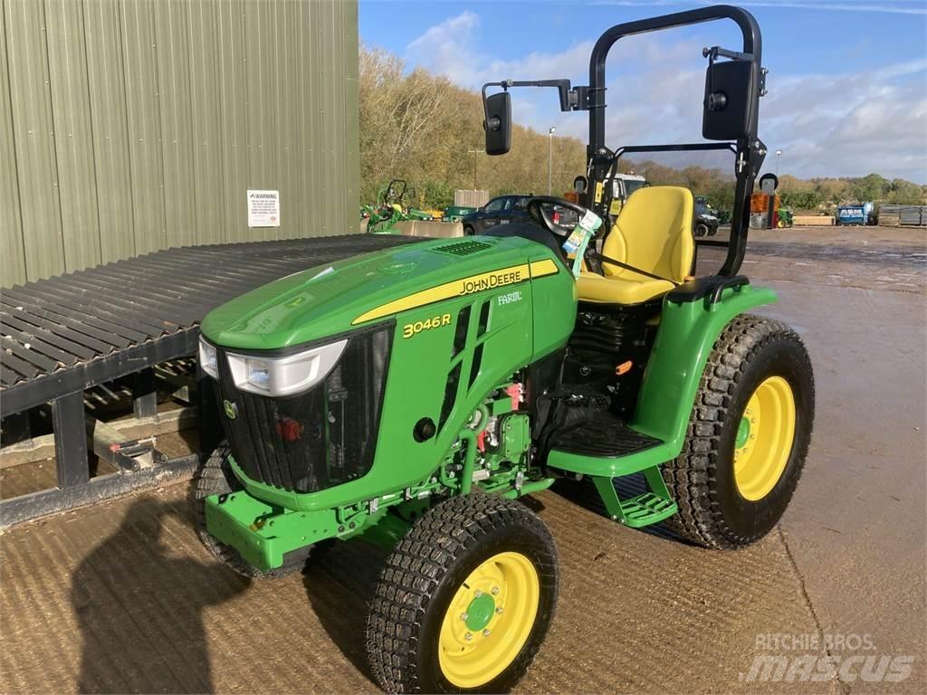 John Deere 3046R جرارات مدمجة