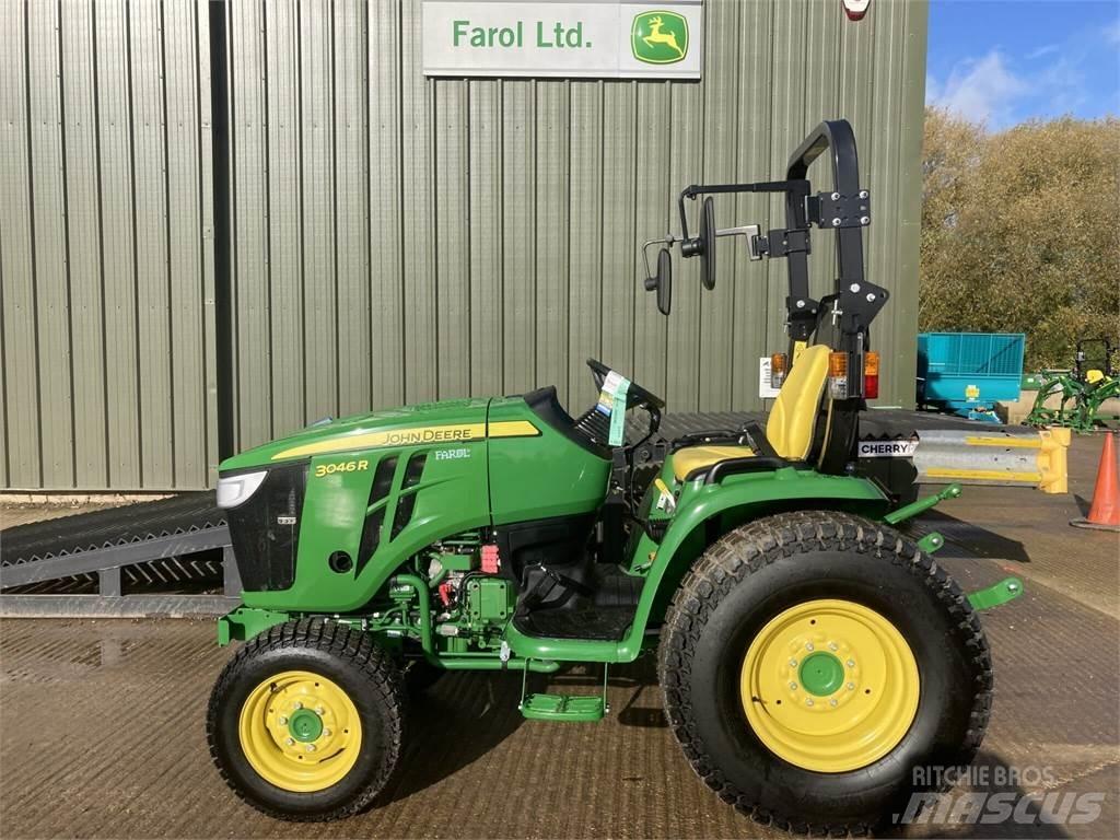 John Deere 3046R جرارات مدمجة