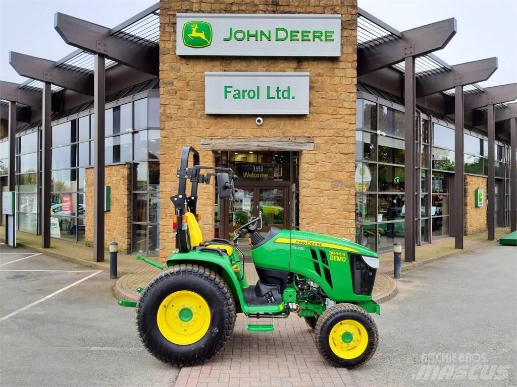 John Deere 3046R جرارات مدمجة