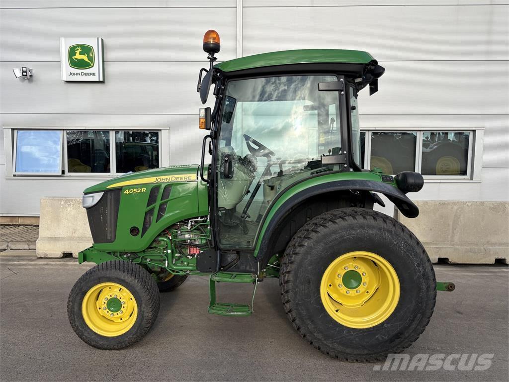 John Deere 4052R جرارات مدمجة