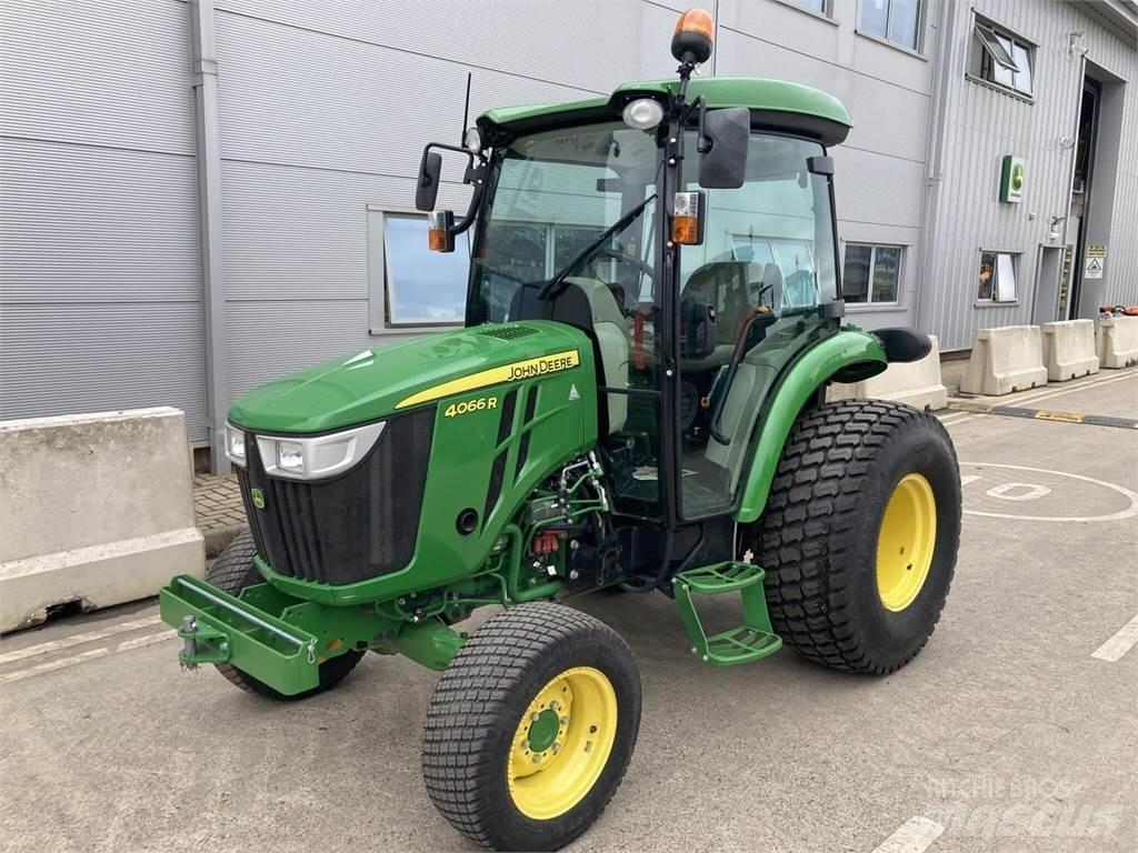 John Deere 4066R جرارات مدمجة