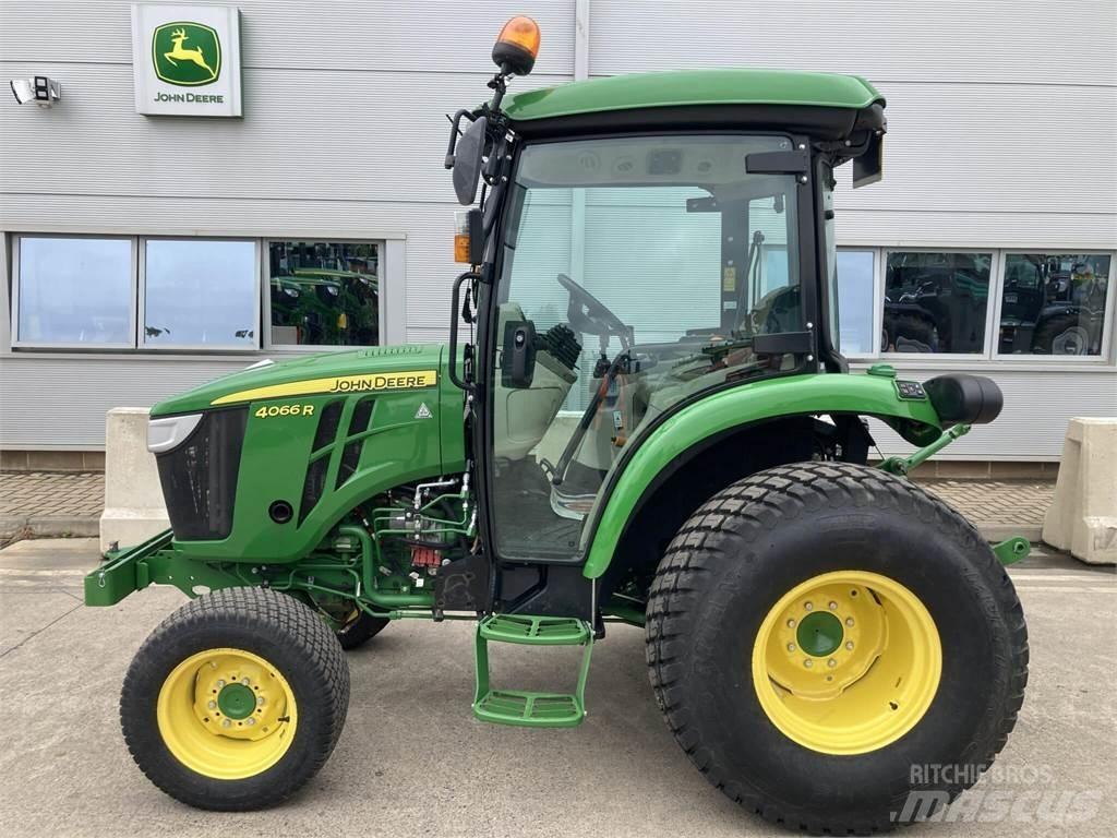 John Deere 4066R جرارات مدمجة