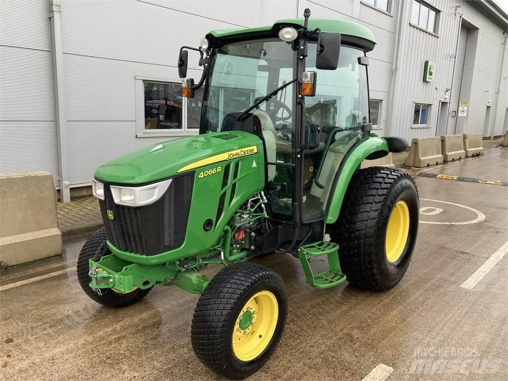 John Deere 4066R جرارات مدمجة
