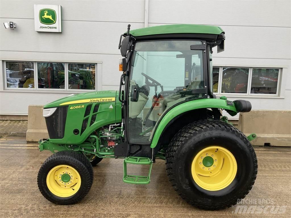 John Deere 4066R جرارات مدمجة