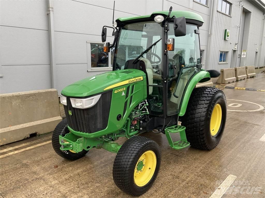 John Deere 4066R جرارات مدمجة