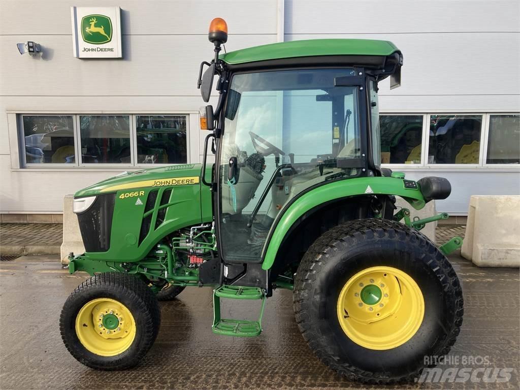 John Deere 4066R جرارات مدمجة