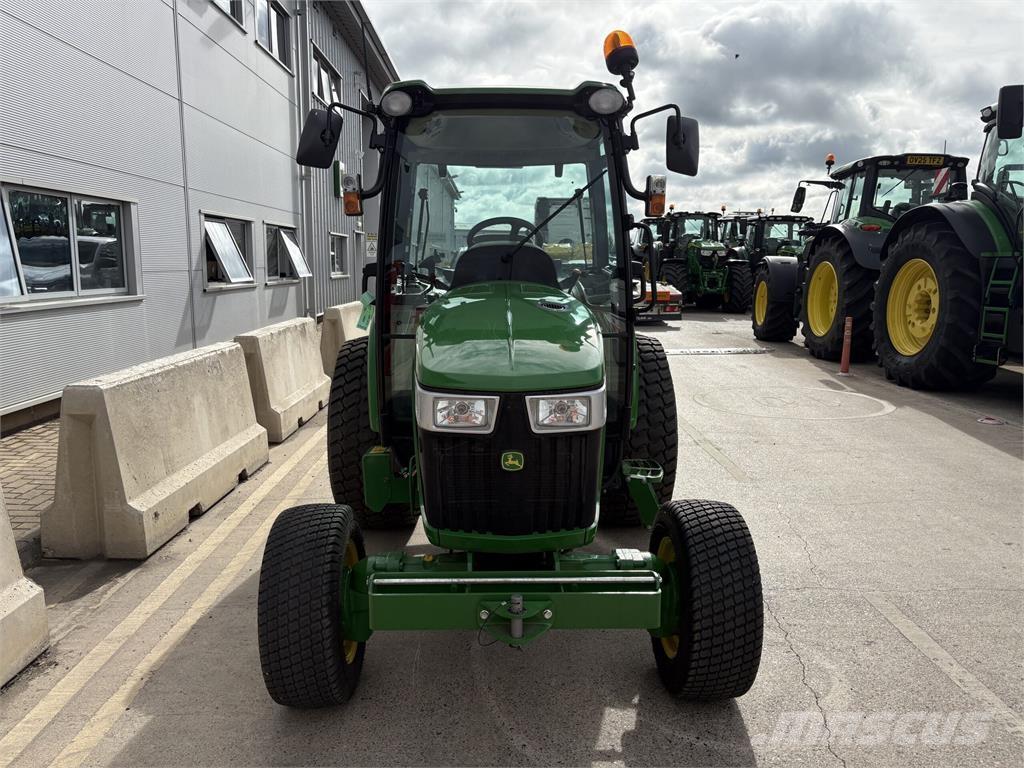 John Deere 4066R جرارات مدمجة