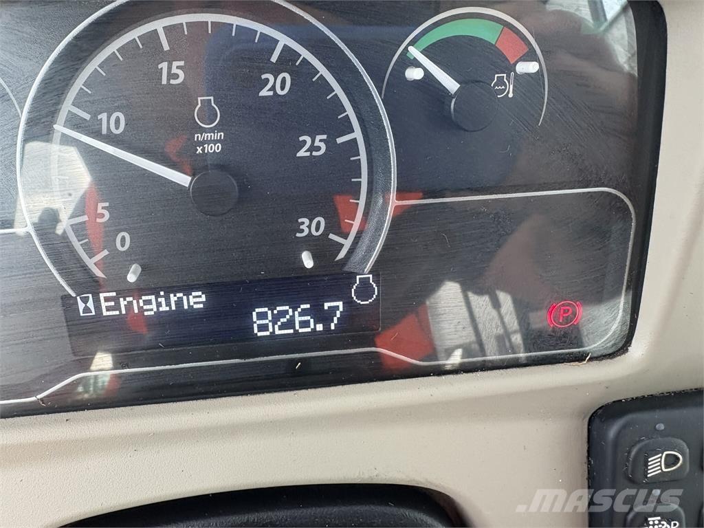 John Deere 4066R جرارات مدمجة