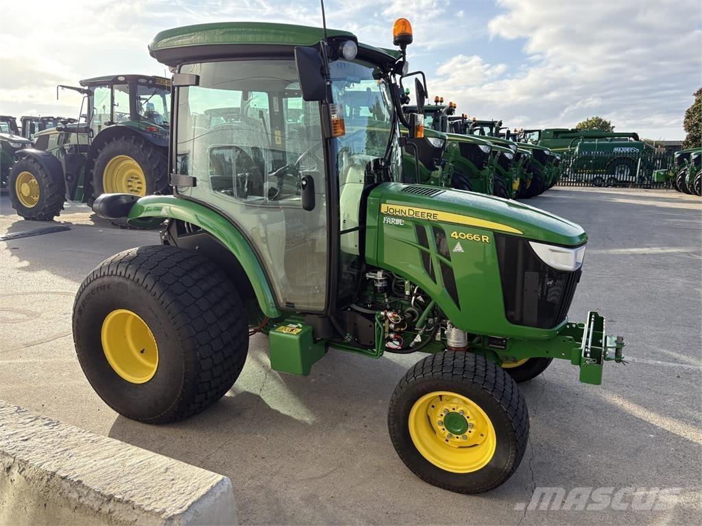 John Deere 4066R جرارات مدمجة