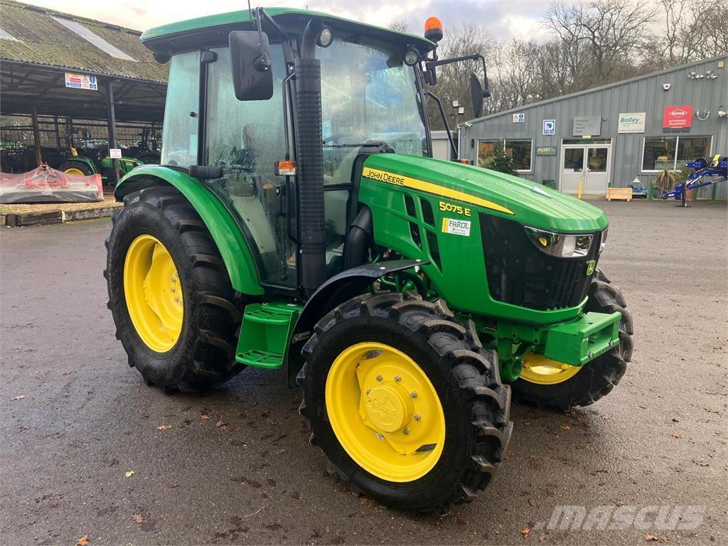John Deere 5075E الجرارات
