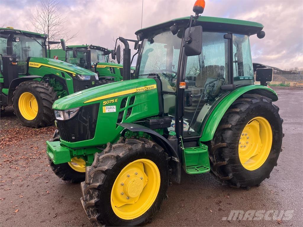John Deere 5075E الجرارات