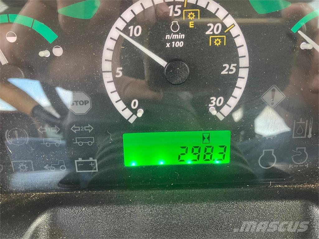 John Deere 5075E الجرارات