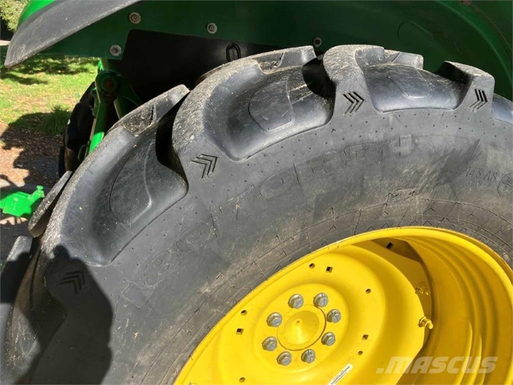 John Deere 5100M الجرارات