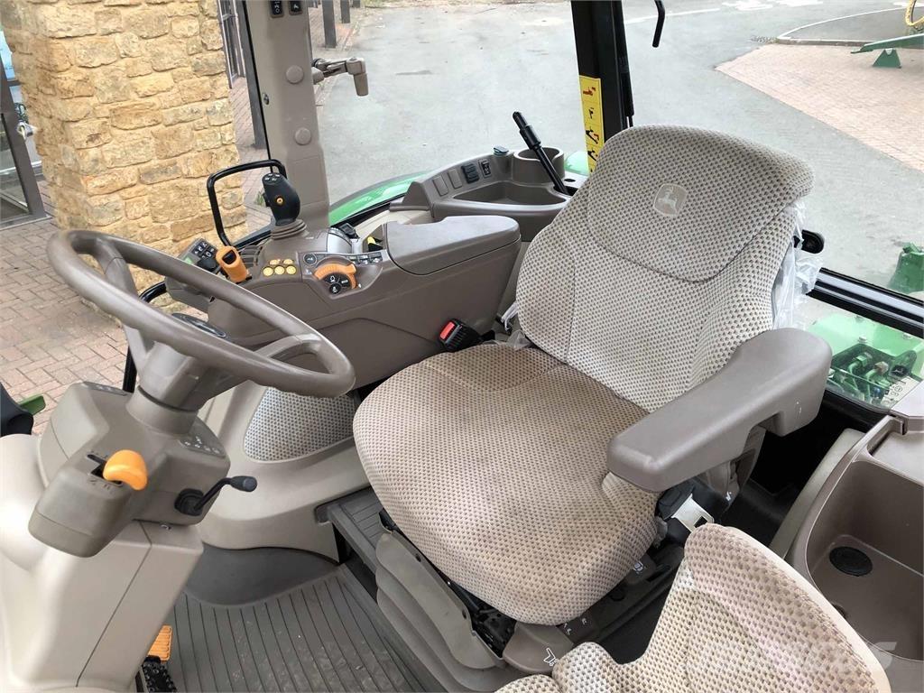 John Deere 5100R الجرارات