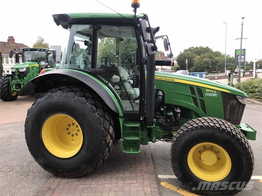 John Deere 5100R الجرارات