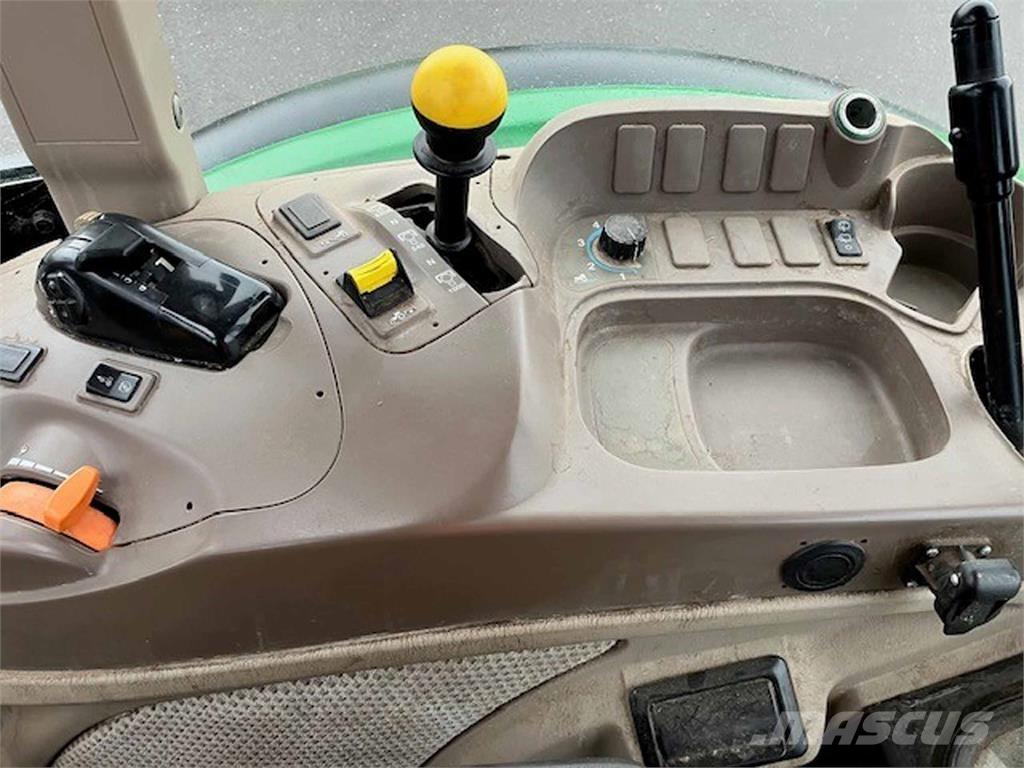 John Deere 5115M الجرارات
